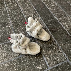Zutano baby booties 3-6 month, gray fleece